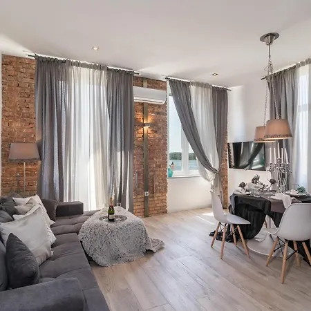 Guest house Luxury In The Centre**** 4*